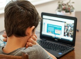 Bij deze gemeente krijgen ouders met laag inkomen bijdrage voor laptop kind Bij deze gemeente krijgen ouders met laag inkomen bijdrage voor laptop kind